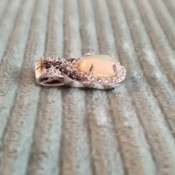 ETHIOPIAN WELO OPAL, MULTI GEMSTONE PENDANT - Picture 3 of 7